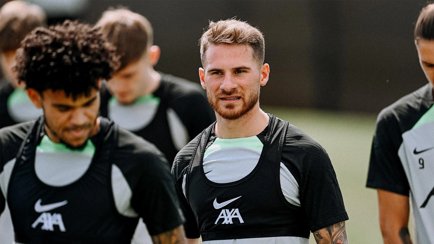 Liverpool training Alexis Mac Allister