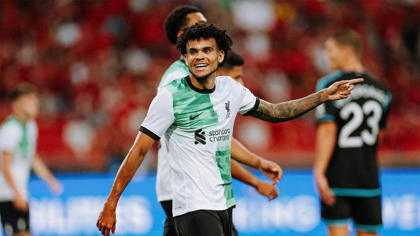 Luis Diaz in action for Liverpool against Leicester in Singapore