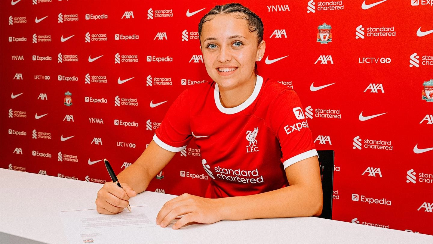 Mia Enderby signs a contract to complete a move to Liverpool FC Women