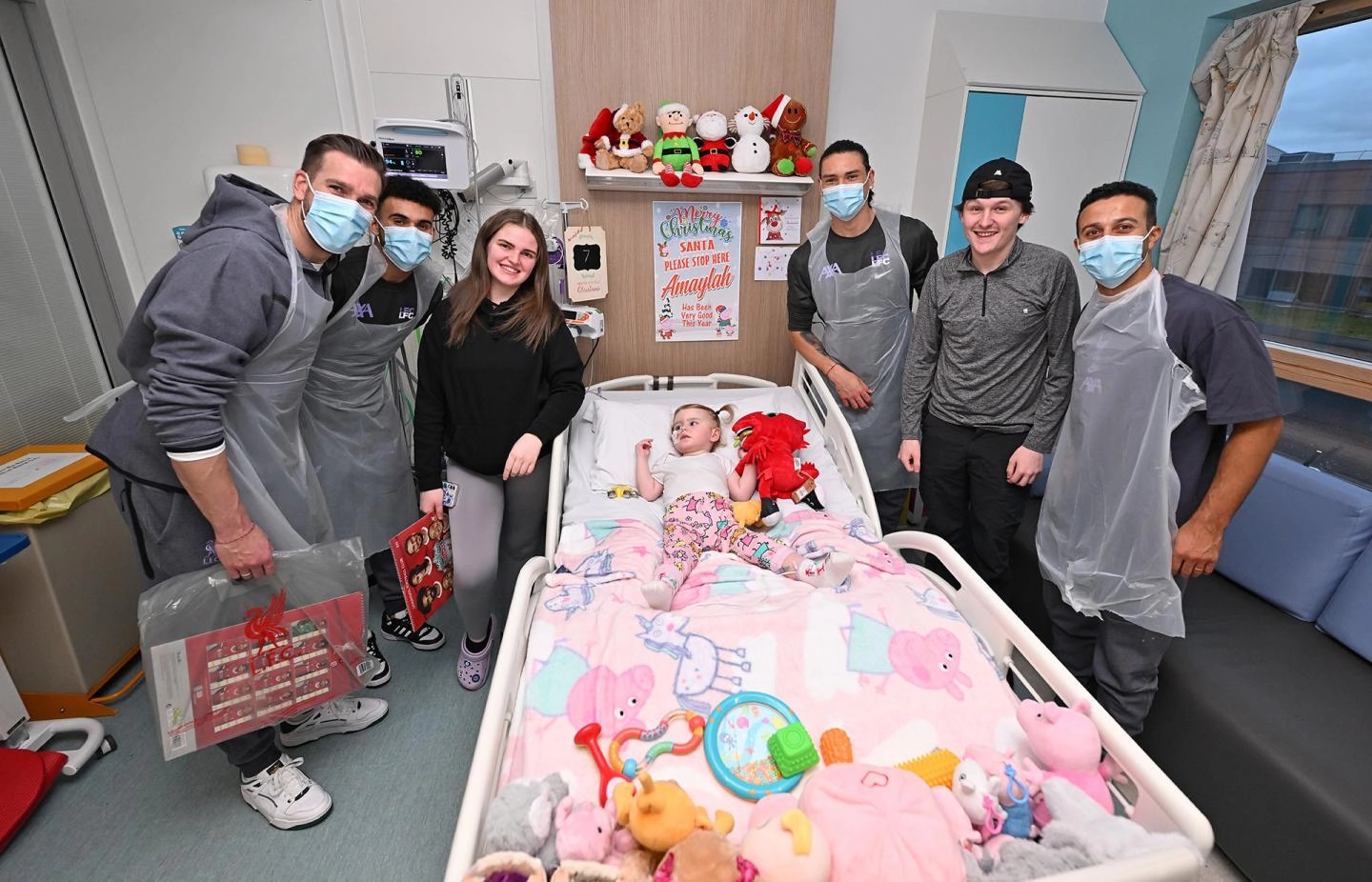 Photos and video: Liverpool men's squad make annual Christmas visit to Alder Hey - Liverpool FC