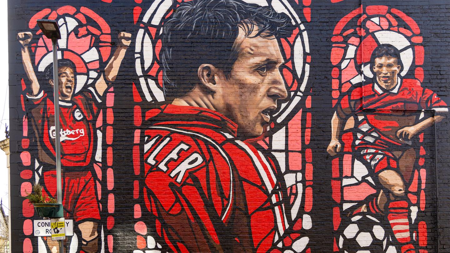 Mural tribute to Reds legend Robbie Fowler unveiled in Anfield ...