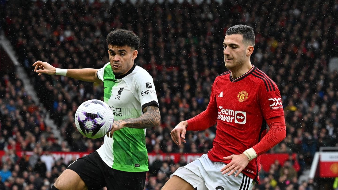 Luis Diaz and Mohamed Salah score but Liverpool held to 2-2 draw at Old Trafford