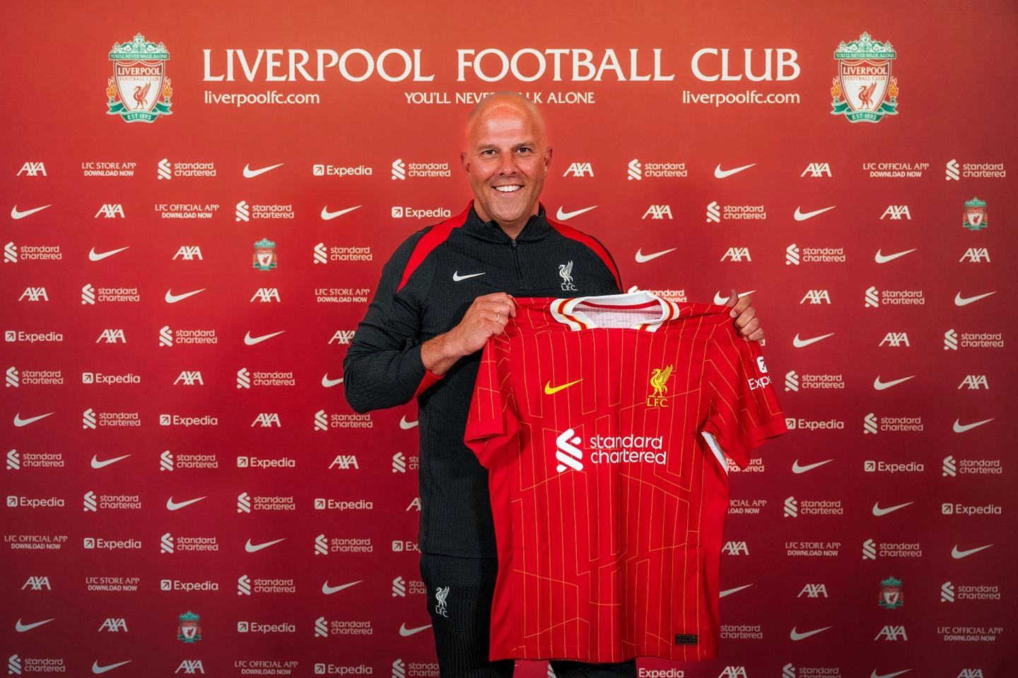 Arne Slot dianggap bukan sosok yang tepat untuk menggantikan Jurgen Klopp