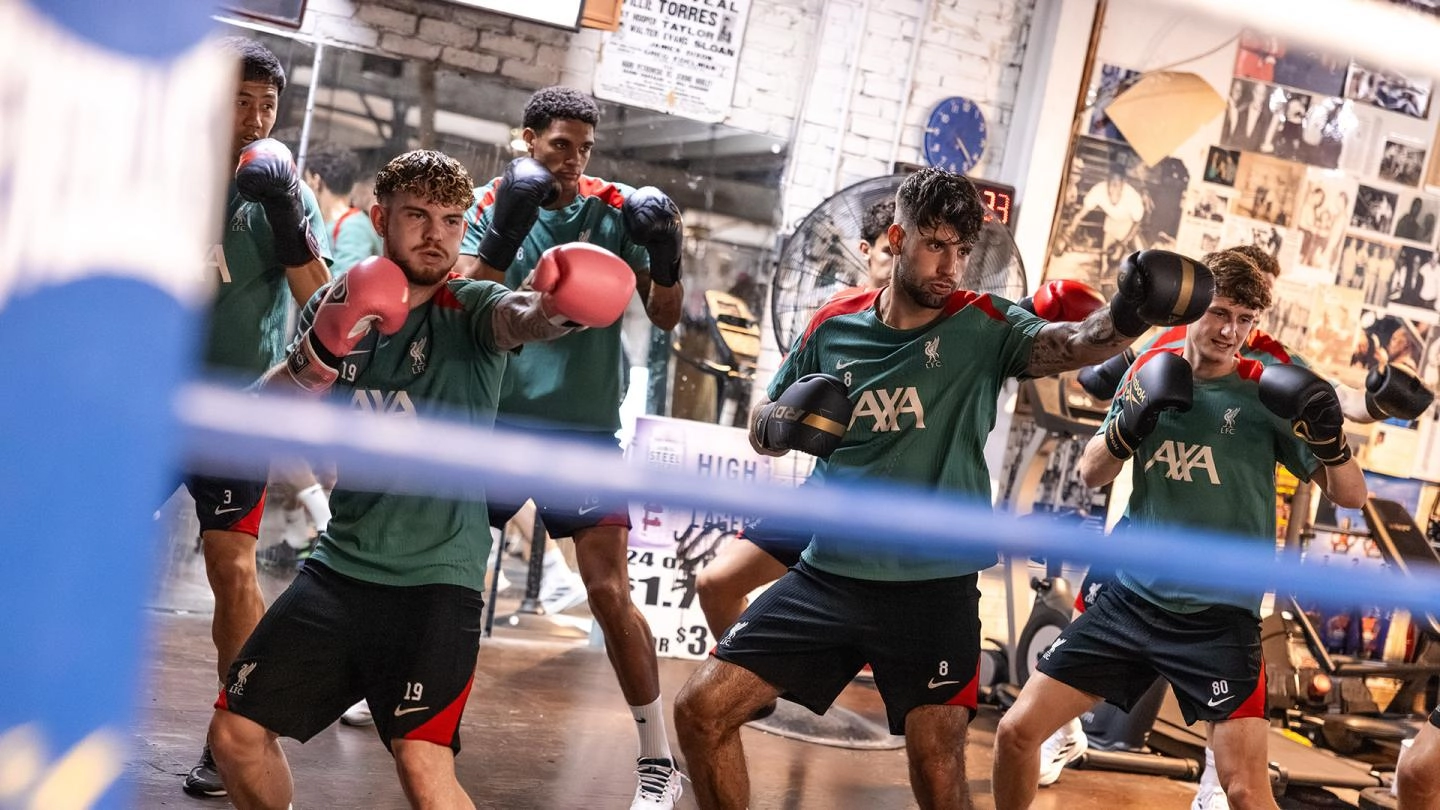 Photos: Inside Reds' special workout at historic Philadelphia boxing gym