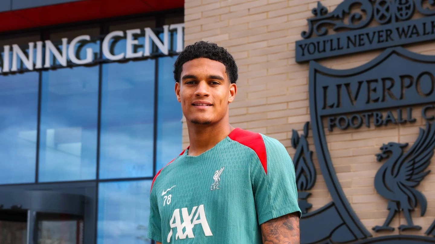 In photos: Jarell Quansah signs new LFC deal at AXA Training Centre