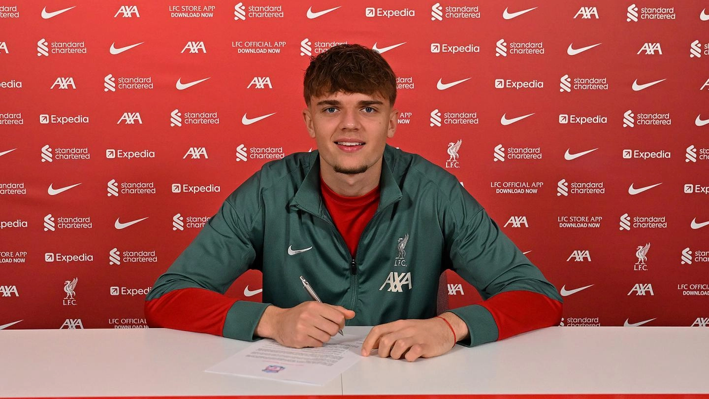 Kornel Misciur firma su primer contrato profesional con LFC