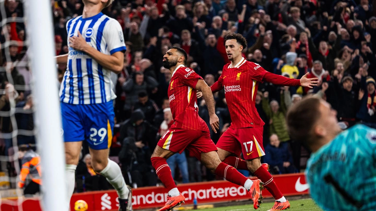 18 fotos brilhantes da vitória do Liverpool em Anfield sobre o Brighton