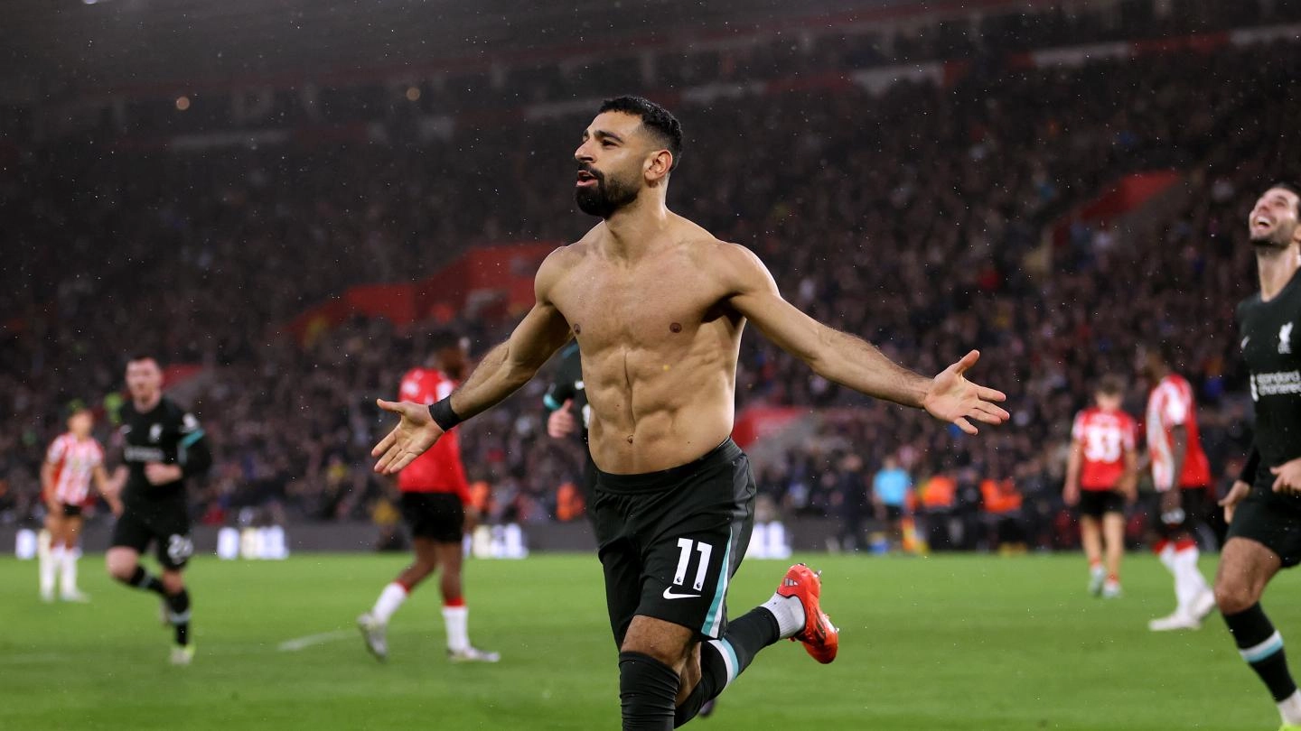 Mohamed Salah's late penalty earns Liverpool thrilling victory at Southampton