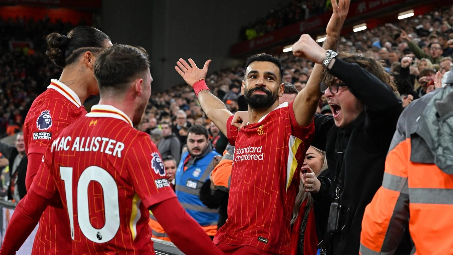 Liverpool beat Manchester City 2-0 to go nine points clear at top of Premier League