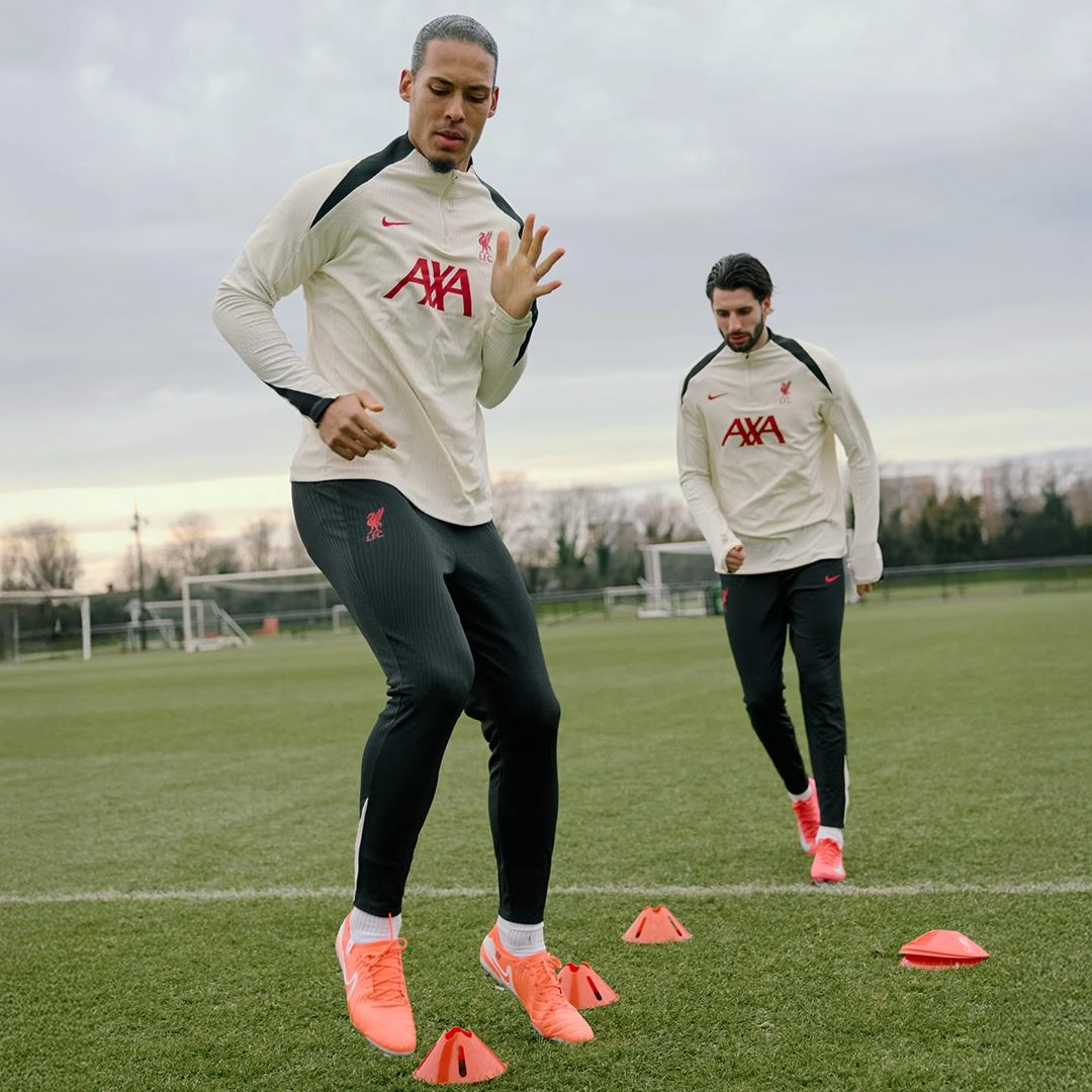 日本未発売　リバプールFC Nike DRI-FIT ADV トレーニングシャツ 日本未発売 リバプールFC Nike DRI-FIT ADV トレーニングシャツ