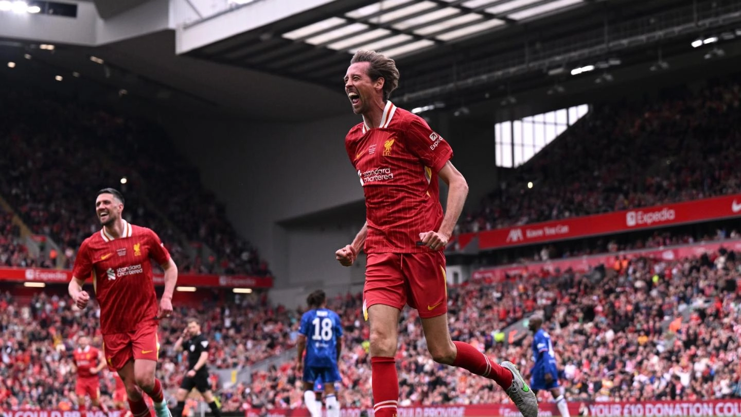 Peter Crouch scores twice to give LFC Legends win over Chelsea Legends ...