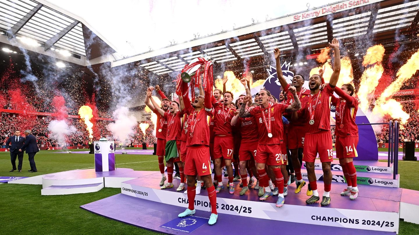 今すぐライブ：アンフィールドでのリバプールのプレミアリーグセレブ