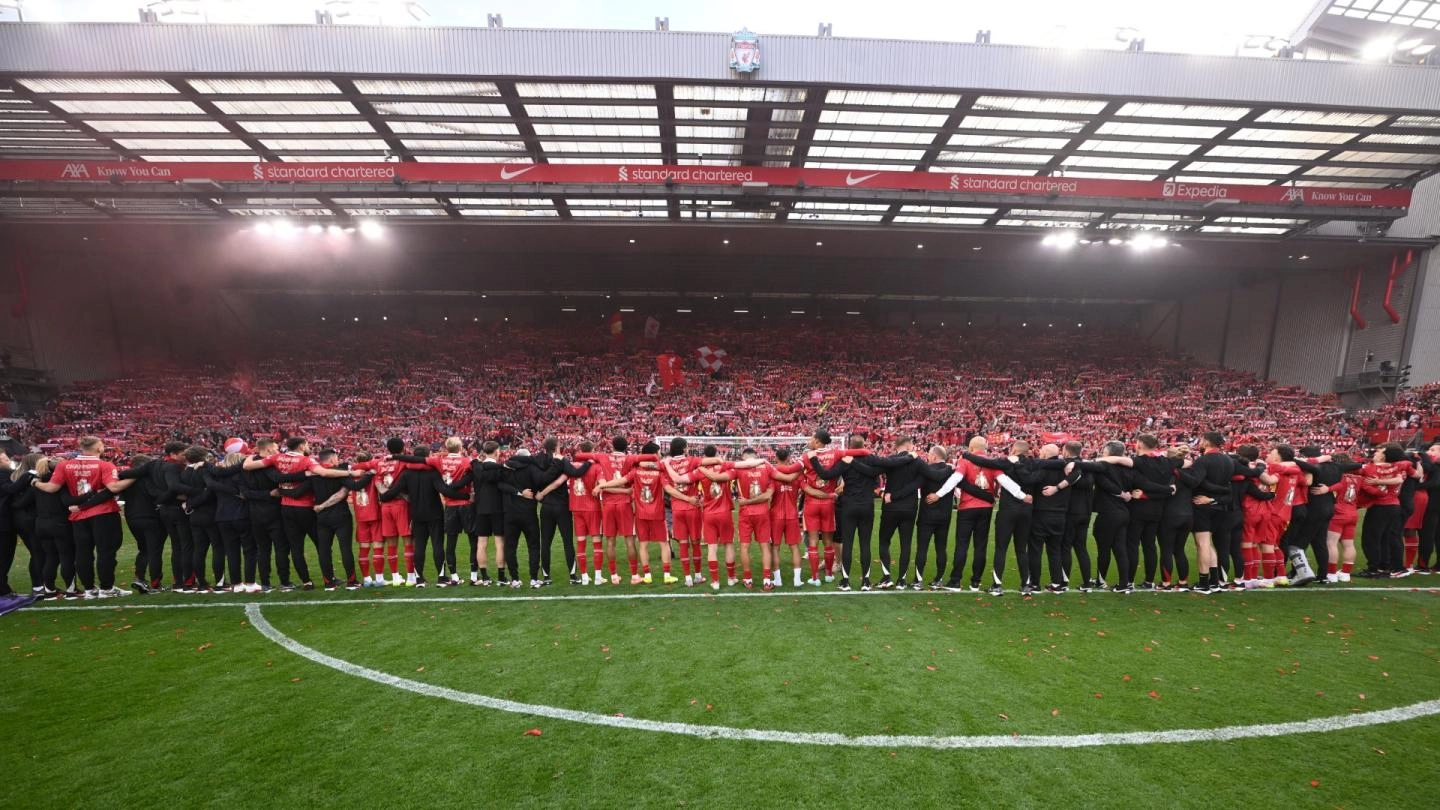 Bagaimana rasanya berada di Kop untuk menyaksikan Liverpool mengangkat gelar Liga Premier Bagaimana rasanya berada di Kop untuk menyaksikan Liverpool mengangkat gelar Liga Premier