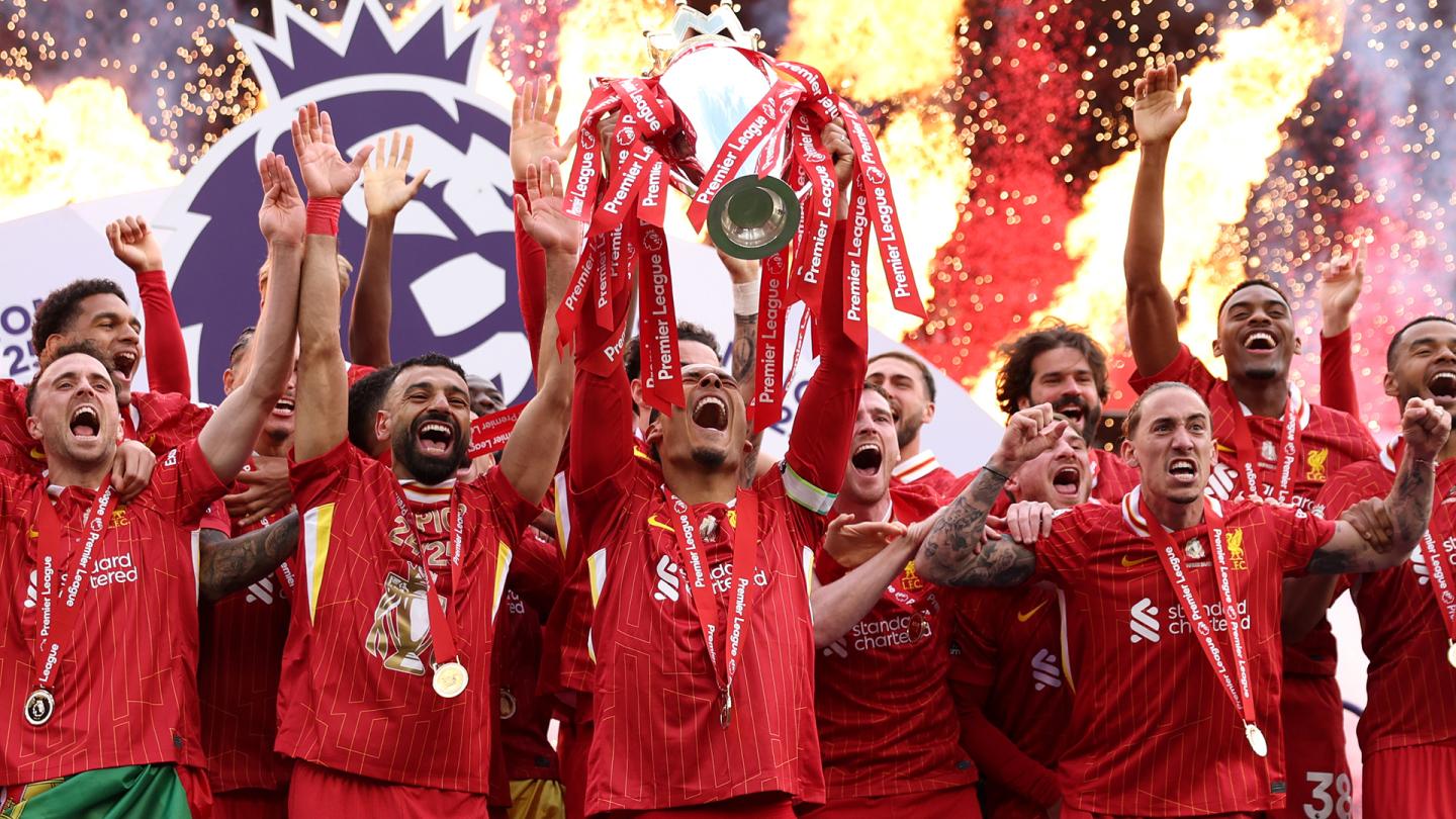 Auf Fotos: Liverpool gewinnt die Premier League-Trophäe in Anfield ...