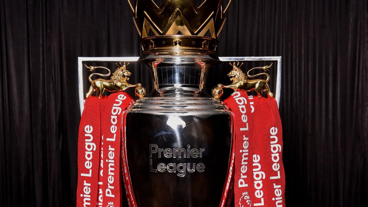 決定：ヴァージル・ヴァン・ダイクにプレミアリーグのトロフィーを贈る
