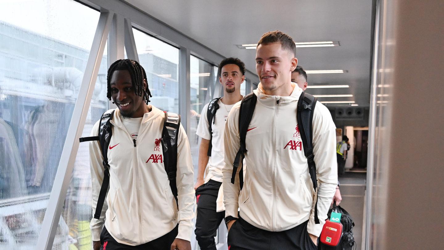 arrival-photos-liverpool-squad-touch-down-in-hong-kong-liverpool-fc