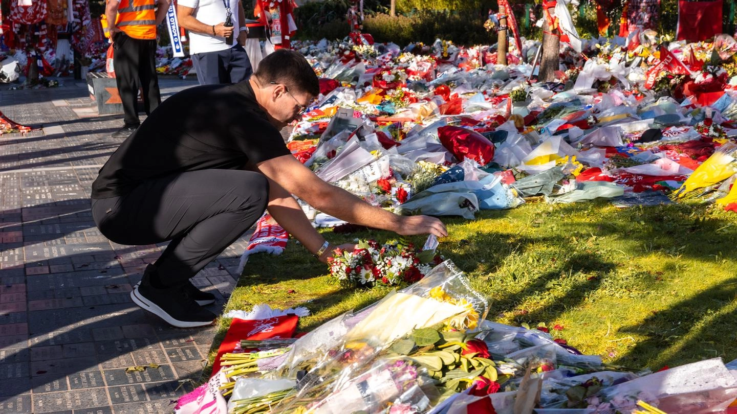 Steven Gerrard pays respects to Diogo Jota and Andre Silva at Anfield