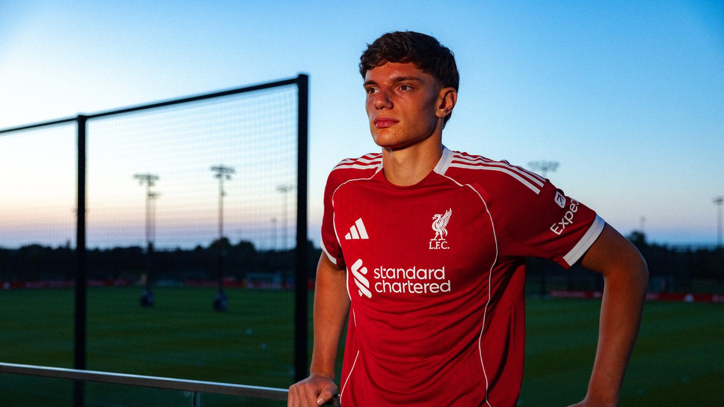 Signing gallery: Giovanni Leoni finalises Liverpool switch at AXA Training ...