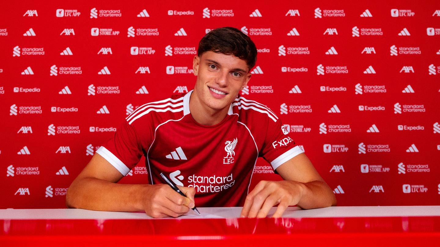 Liverpool FC complete signing of Giovanni Leoni from Parma