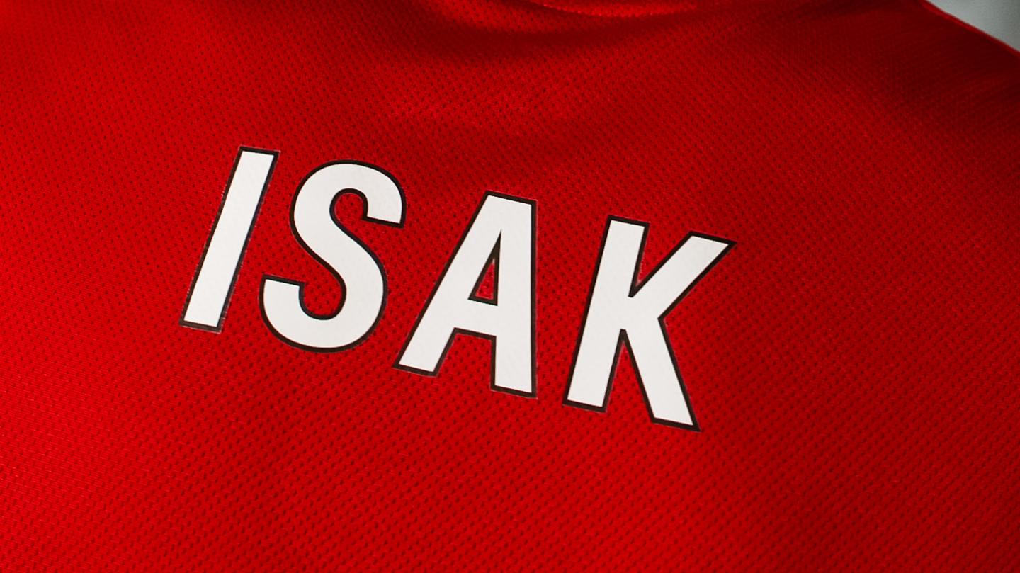 Revealed: Alexander Isak's shirt number at Liverpool - Liverpool FC