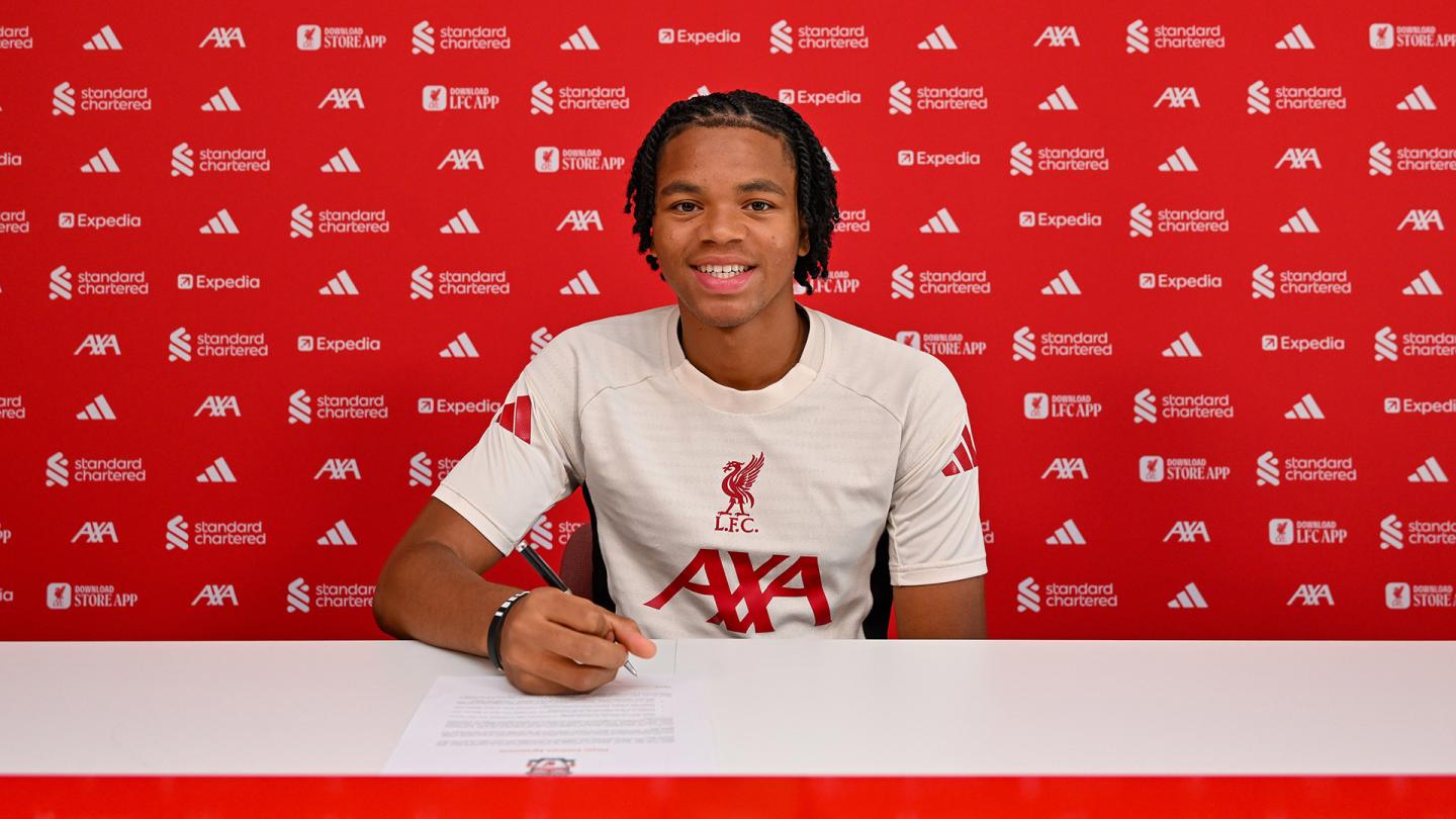 Rio Ngumoha signs first professional contract with Liverpool FC - Liverpool  FC