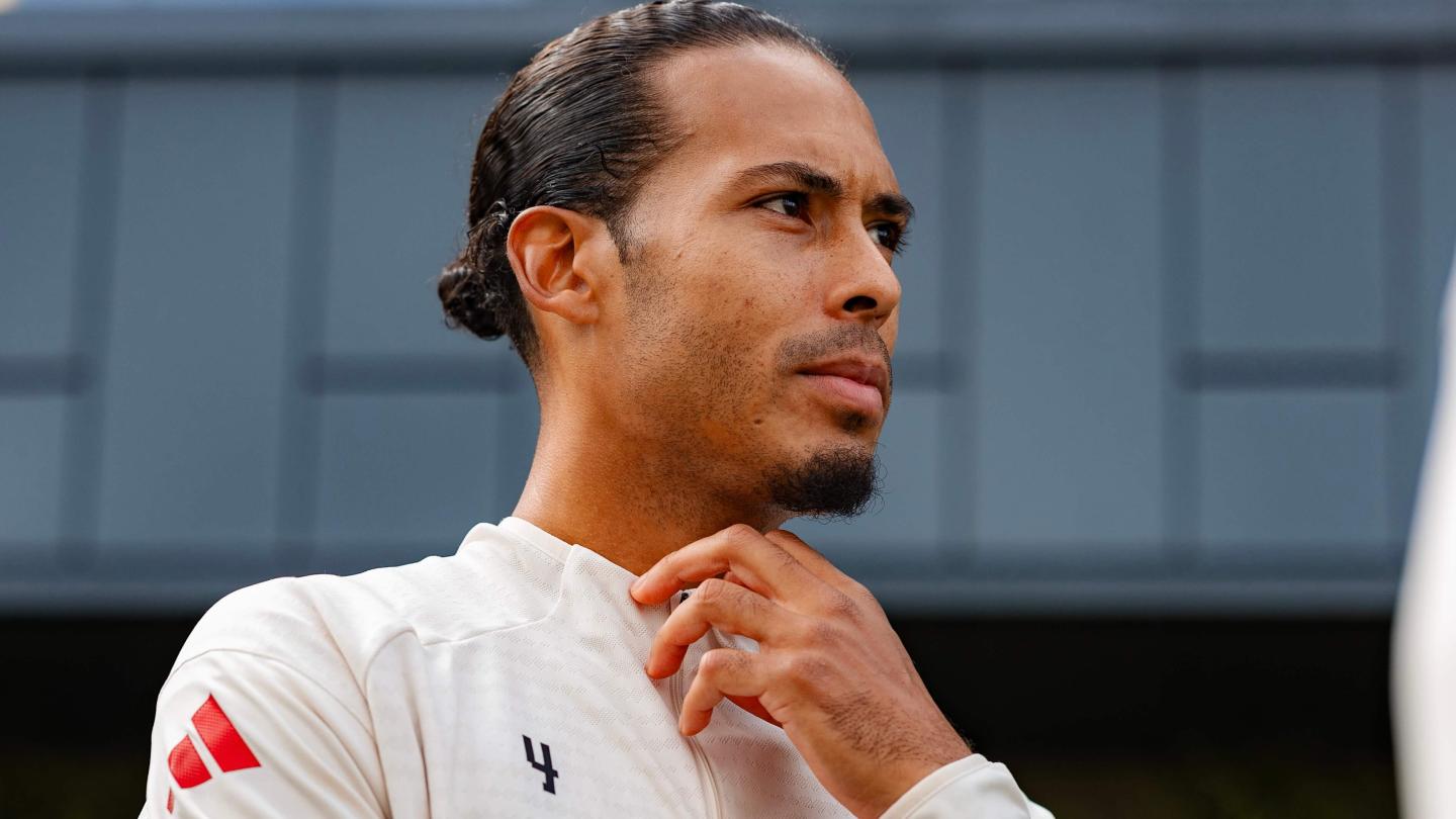 Van Dijk Honored by Guillermo II: Special Recognition