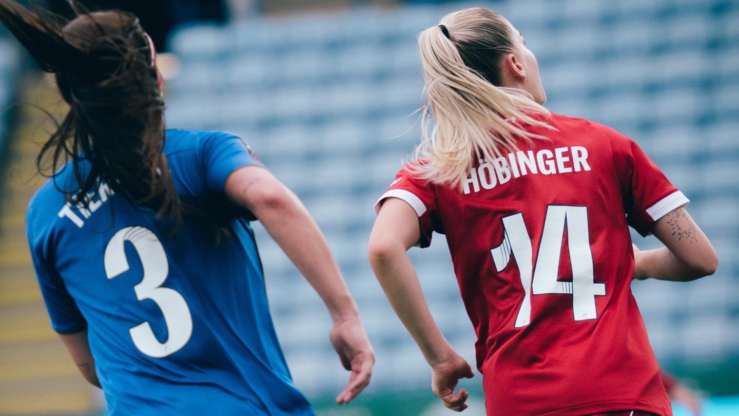 日曜日：WSLフットボールのライブ-レスターシティ対リバプールを観戦