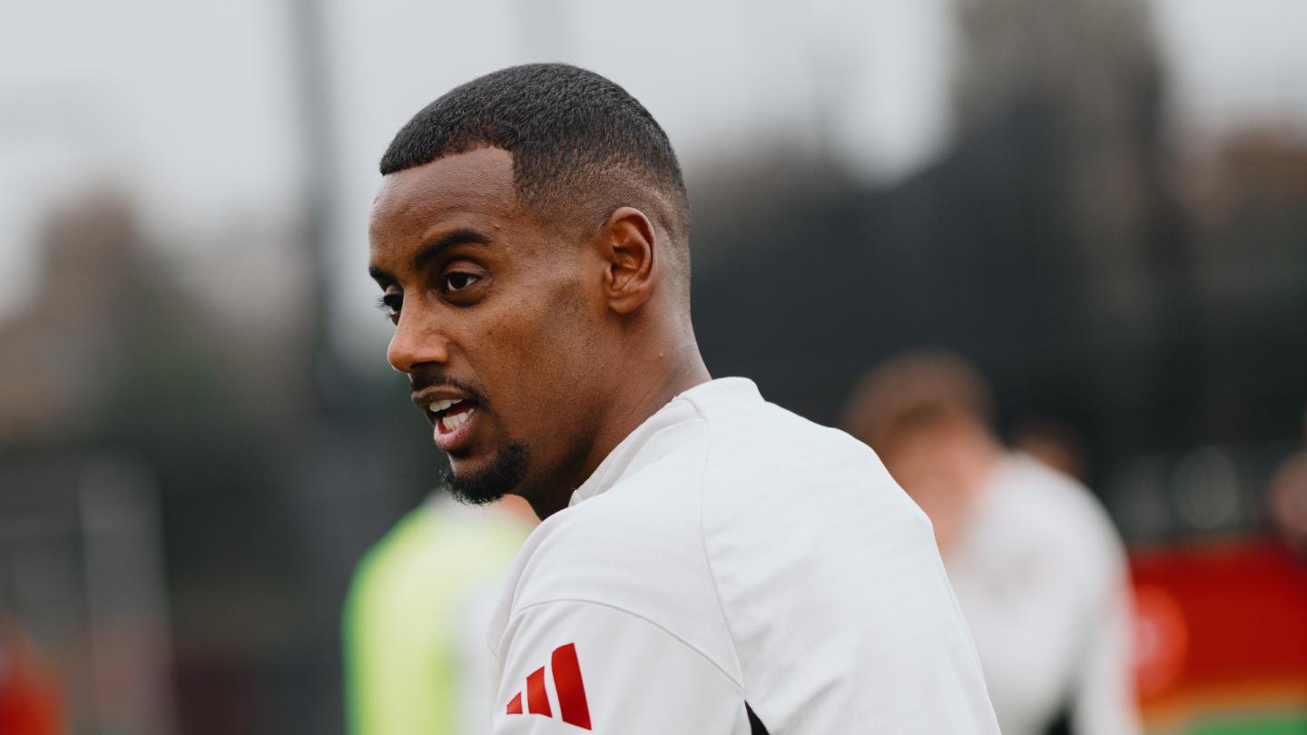 Arne Slot: Isak Ready for Action | Newcastle United News