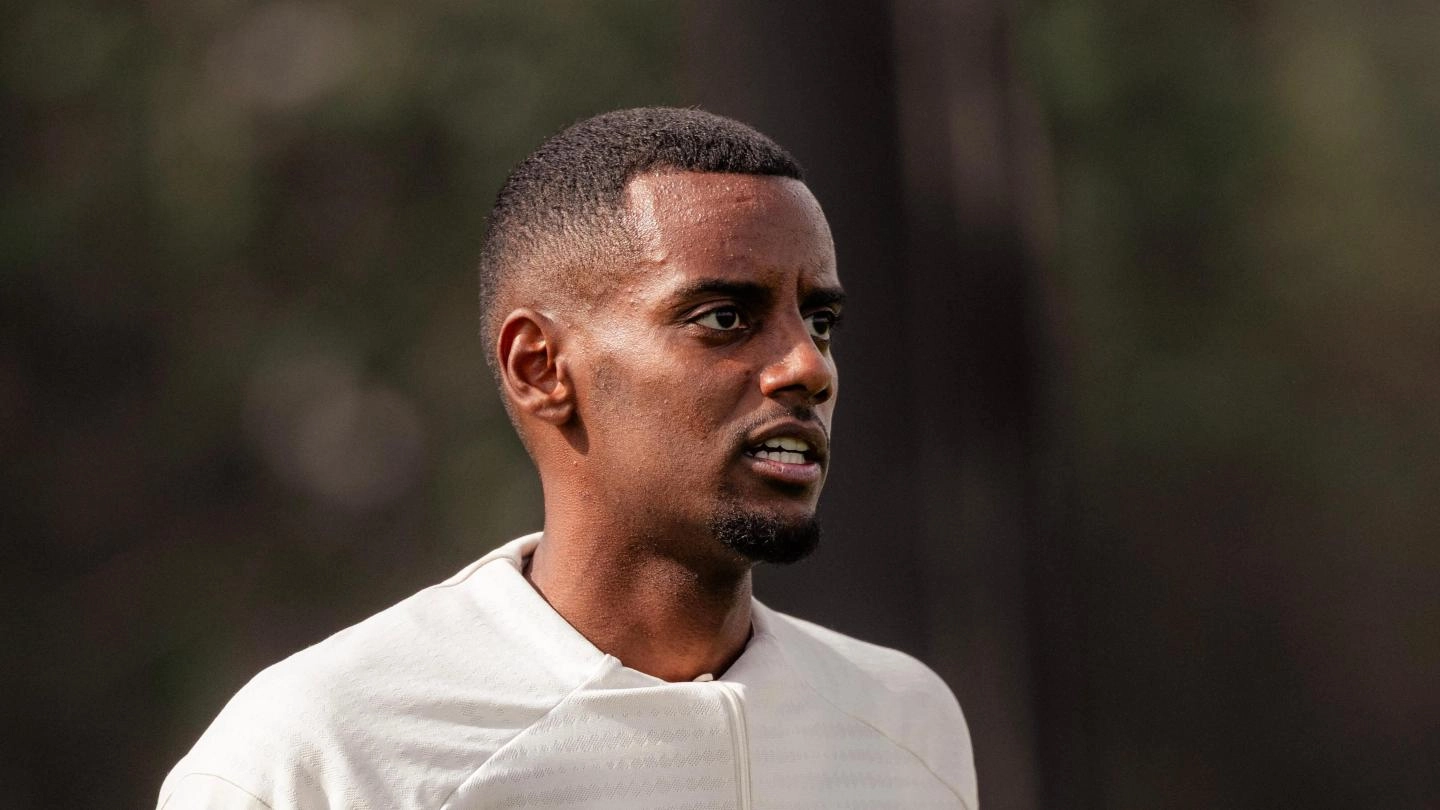 Arne Slot explains Alexander Isak absence for Man City v Liverpool Arne Slot explains Alexander Isak absence for Man City v Liverpool