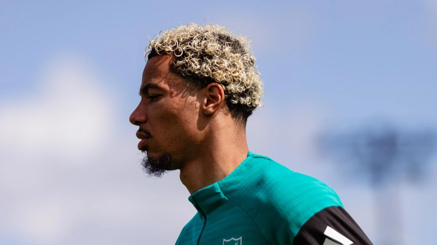 Arne Slot issues Hugo Ekitike injury update after surgery