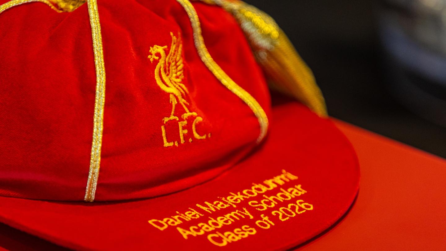 Warum die Nachwuchsspieler des LFC am Tag ihrer Vertragsunterzeichnung ...