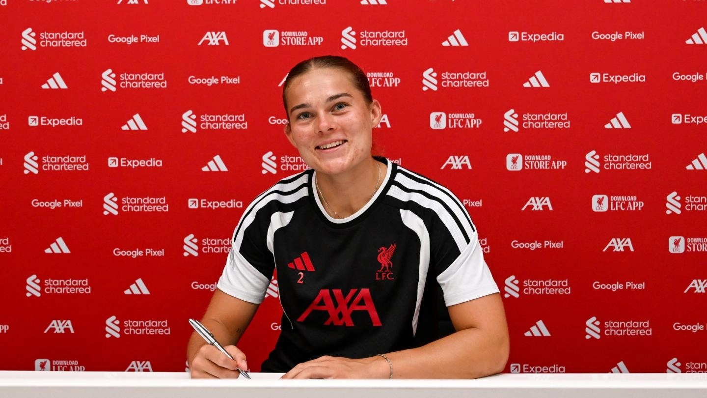 Lucy Parry signs new Liverpool FC Women contract Lucy Parry signs new Liverpool FC Women contract