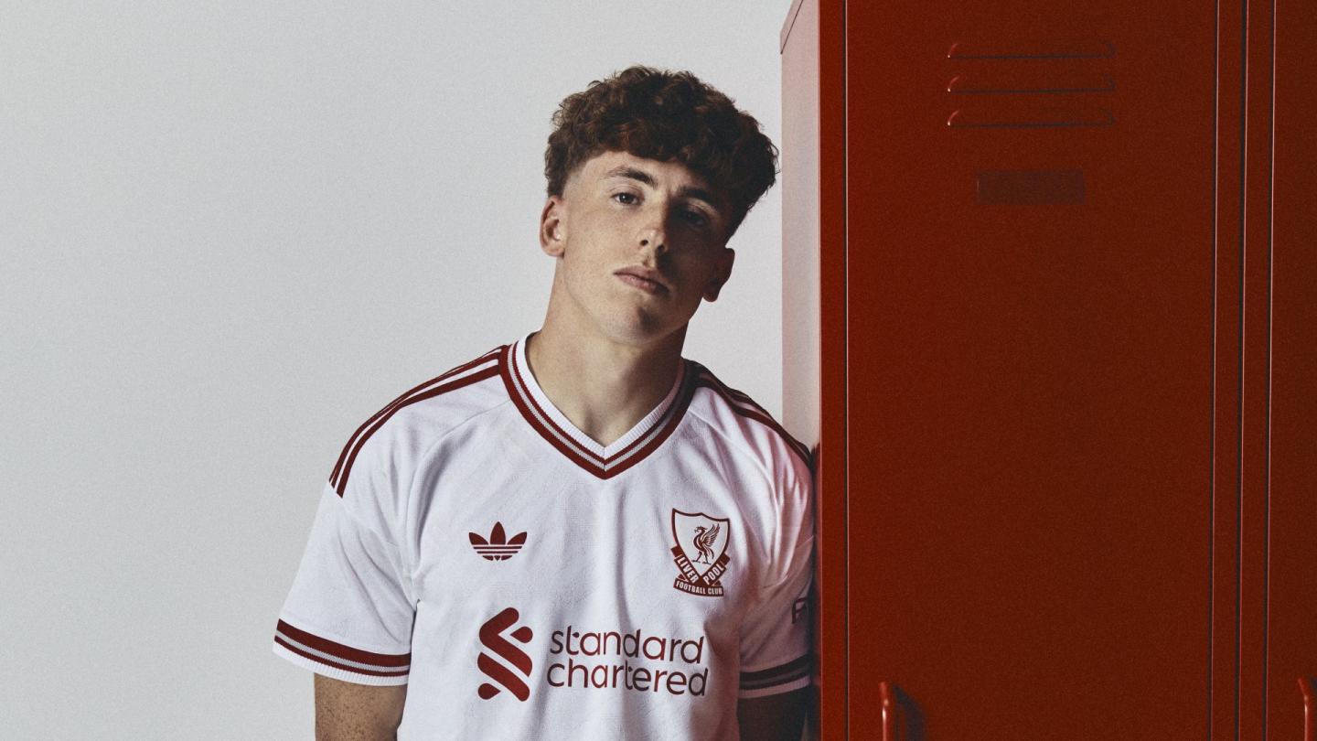 Photoshoot: Victor Munoz wears Liverpool shirt for the first time