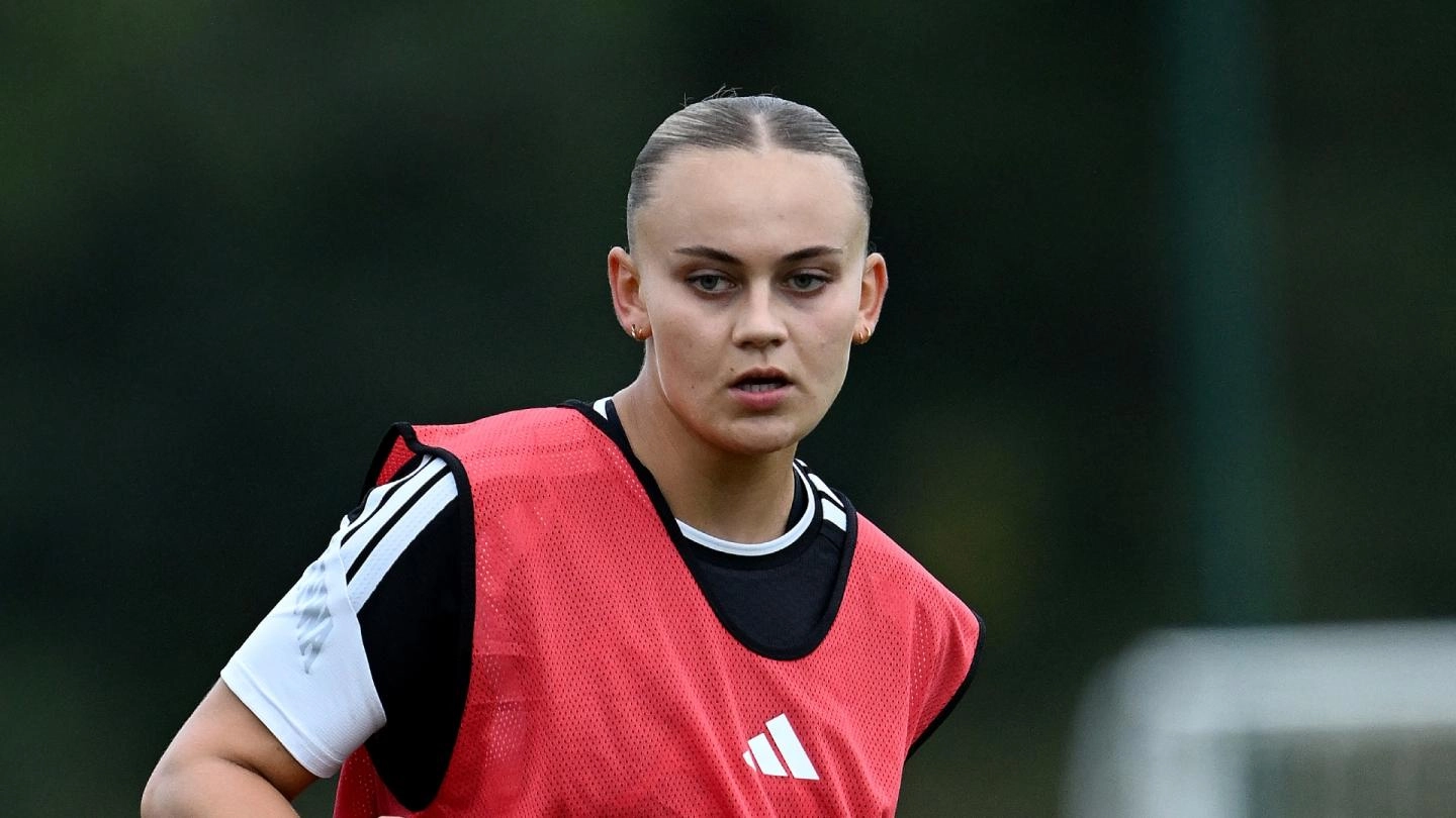 Zara Shaw captains England U20s in World Cup warm-up versus Portugal Zara Shaw captains England U20s in World Cup warm-up versus Portugal