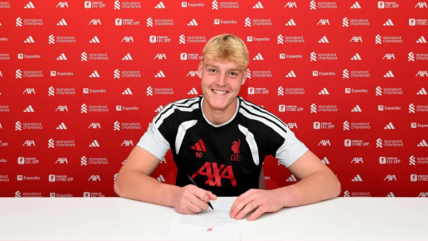Matty Wright signs full professional contract at LFC