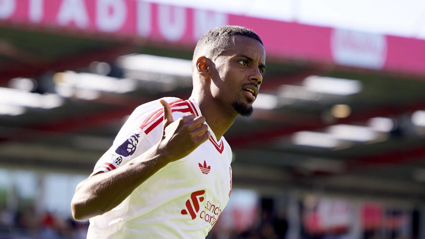 Alexander Isak scores to earn Liverpool victory at Bournemouth