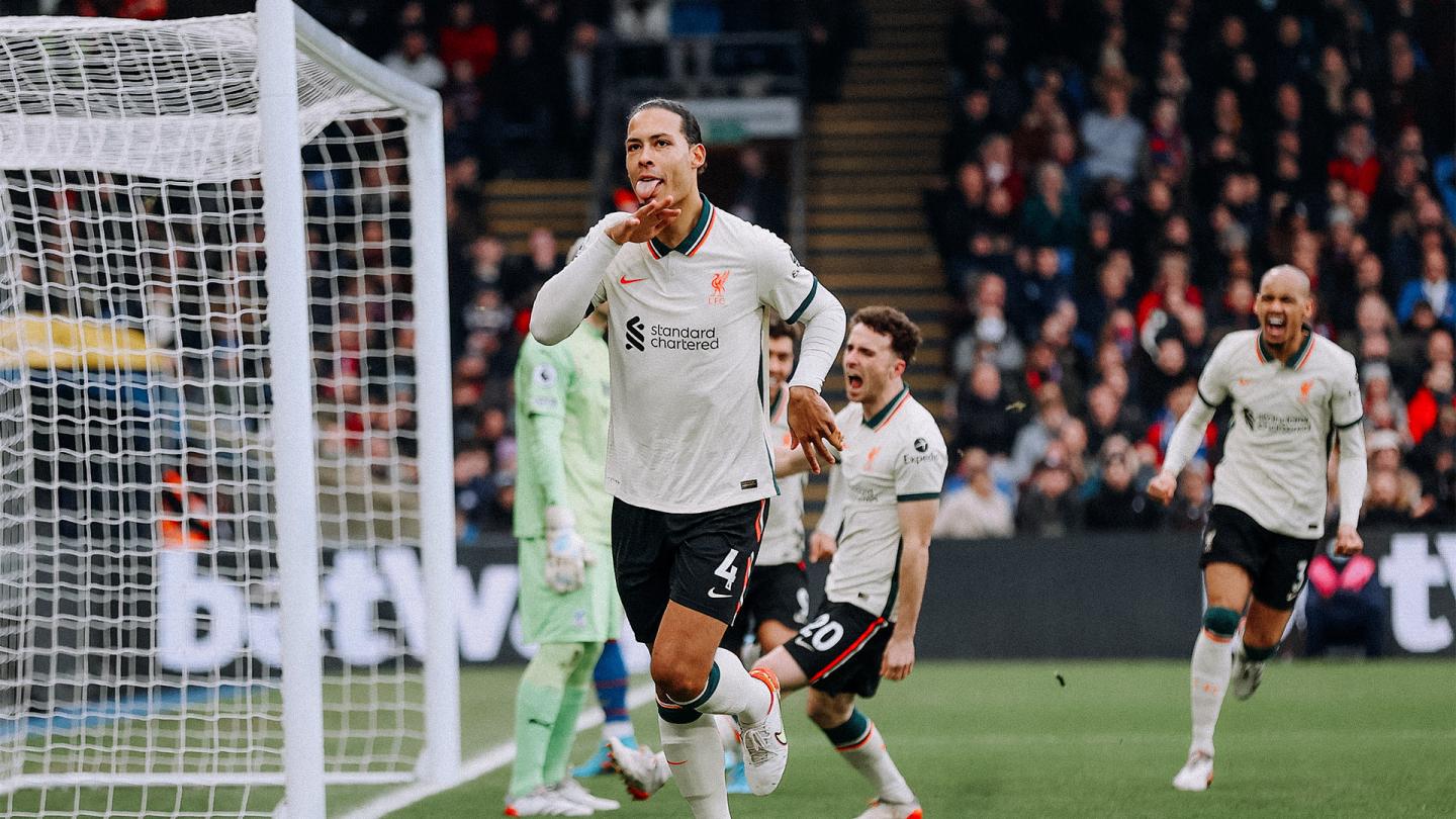  Ronaldinho hails 'fantastic' Virgil van Dijk