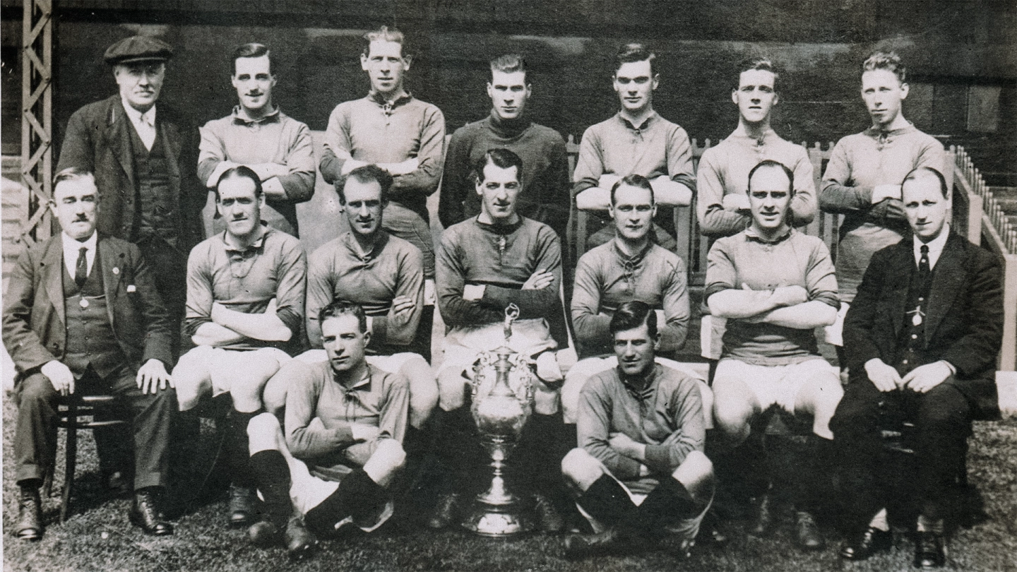 Les vainqueurs consécutifs du championnat de Liverpool en 1923 sont surnommés les « Intouchables »