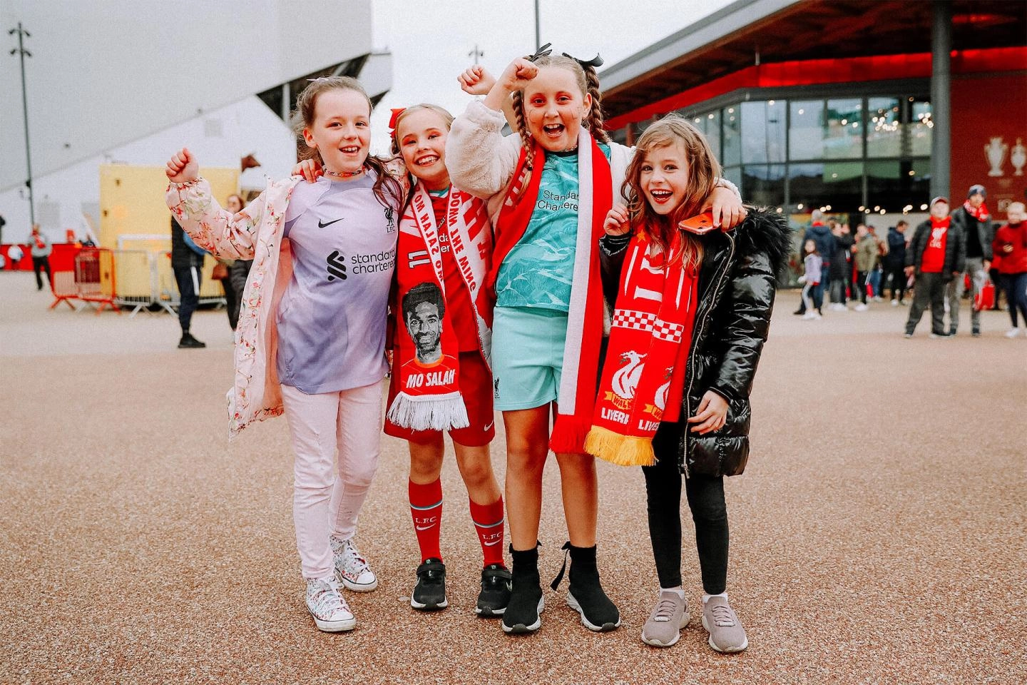 photos-record-breaking-crowd-as-anfield-hosts-women-s-derby-liverpool-fc