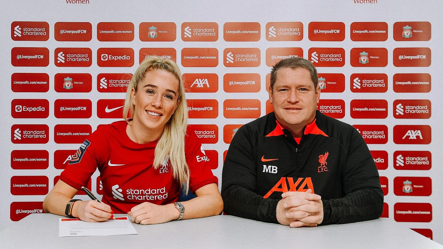 Missy Bo Kearns signs new contract with LFC Women