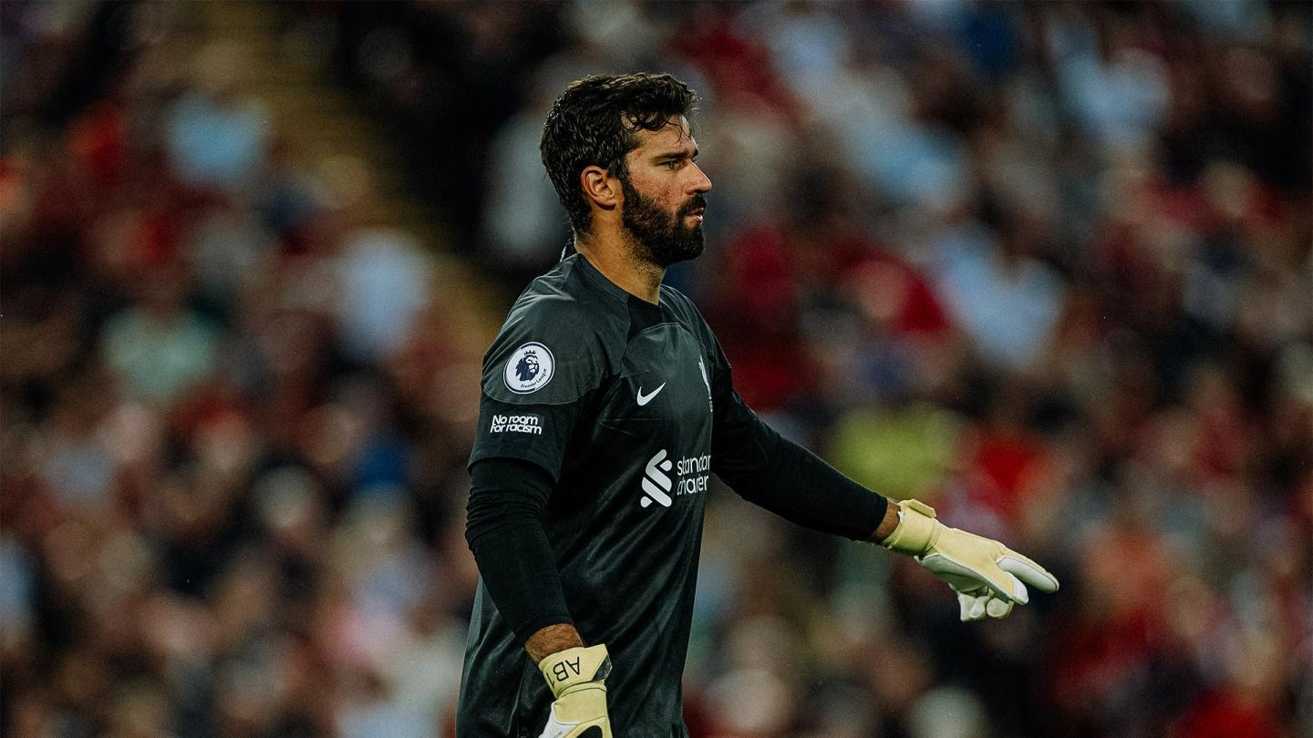 Alisson Becker runner-up in 2022 Yashin Trophy