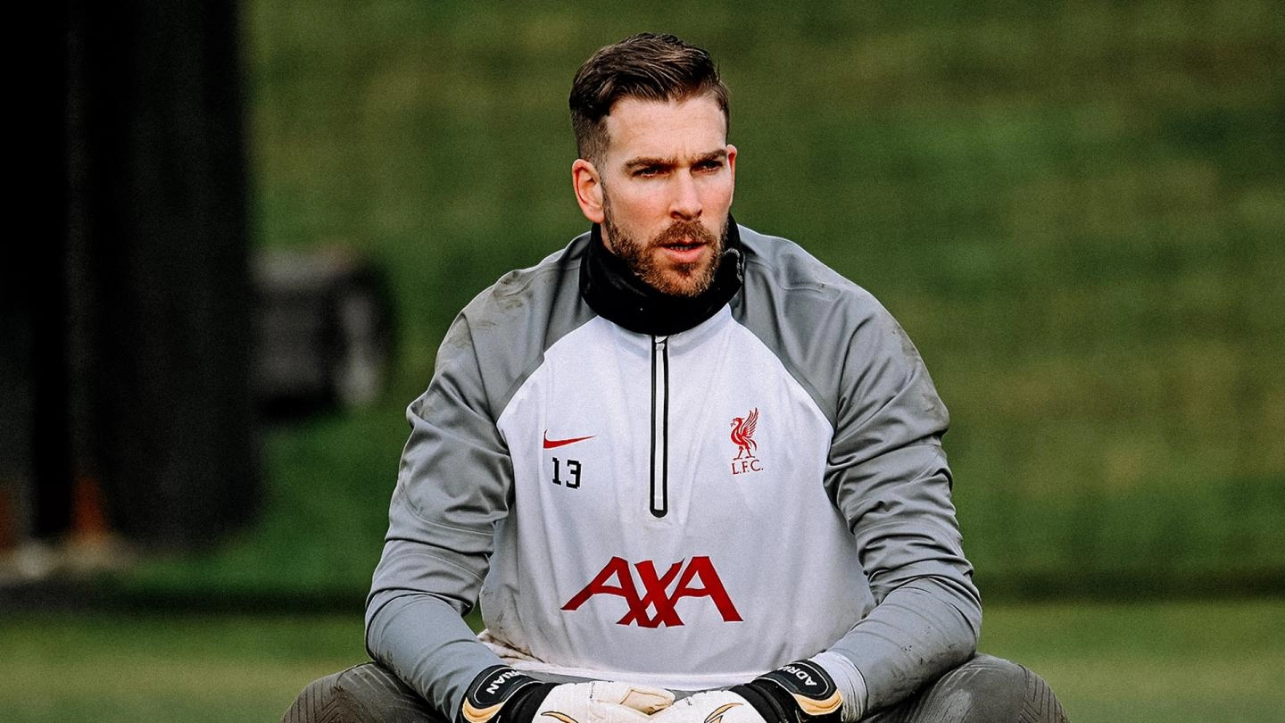 Adrian signs Liverpool contract extension