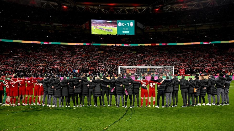 Video: Fans and squad unite for special You'll Never Walk Alone