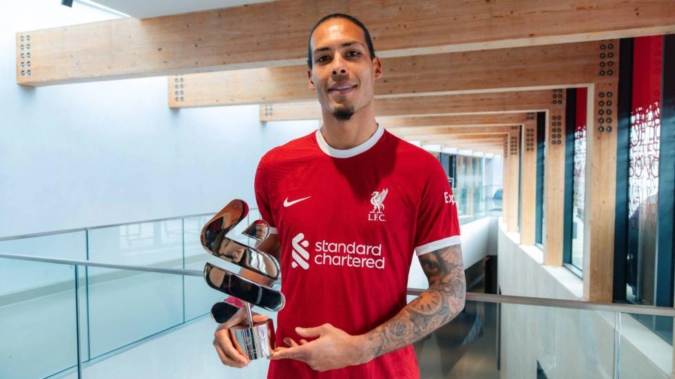 Virgil van Dijk voted Standard Chartered Player of the Month for February