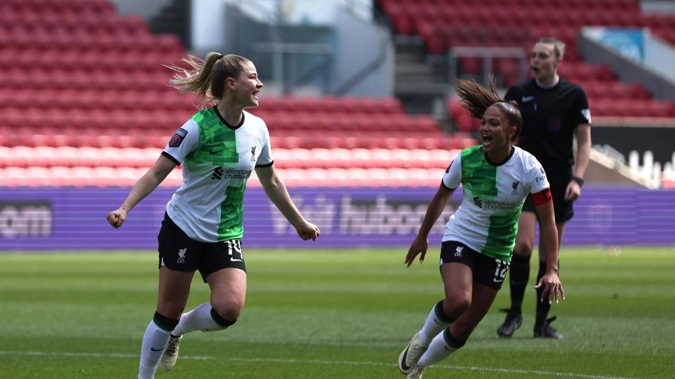 Höbinger strike sends Liverpool fourth in WSL with win at Bristol City