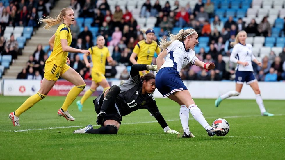 Missy Bo Kearns scores in victory for England U23s