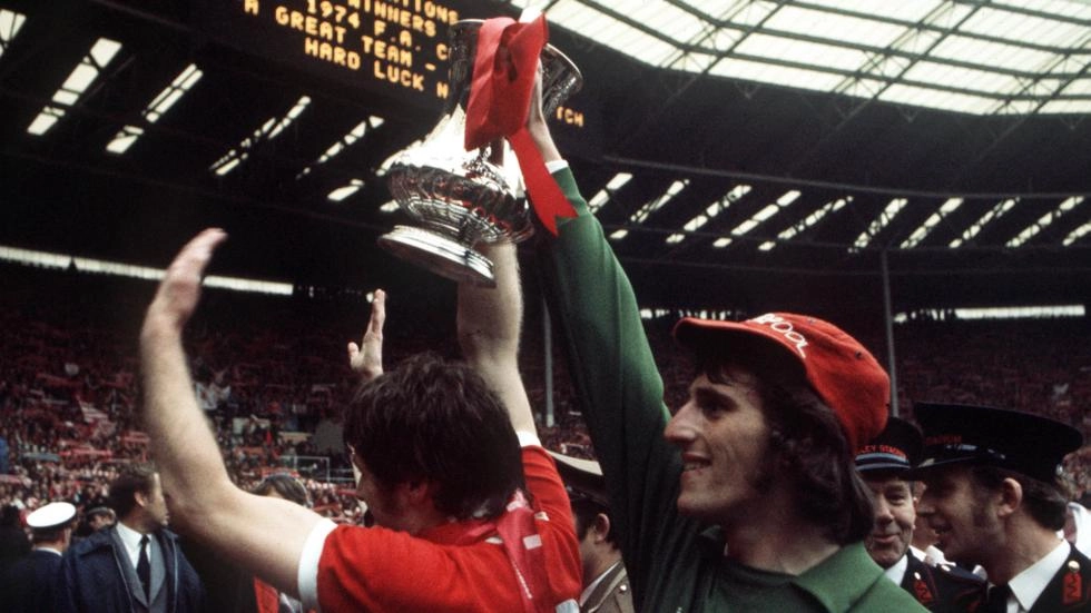 Dernière saison de Bill Shankly : 1973-74 se termine avec l'argenterie à Wembley