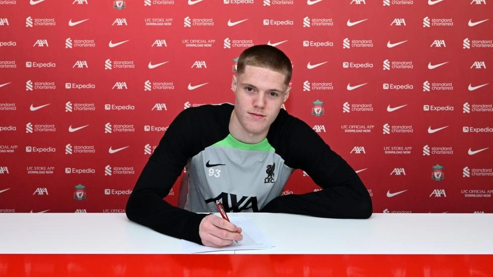 Carter Pinnington signs first professional contract with Liverpool
