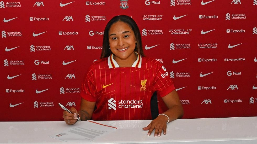 Mulheres do Liverpool FC completam contratação de Olivia Smith