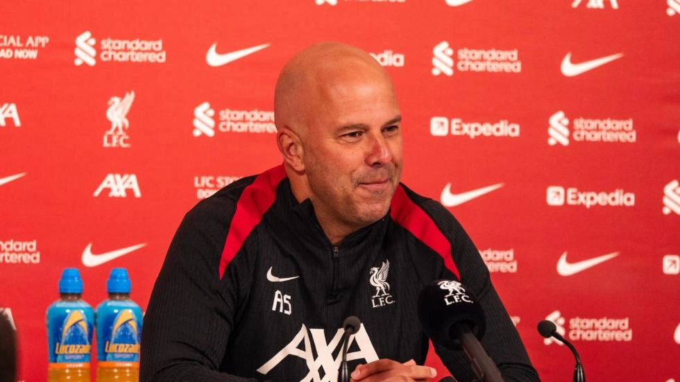 Friday at 9am GMT: Watch Arne Slot's pre-Aston Villa press conference